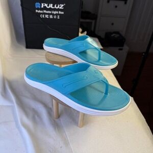 Sperry great quality new flip flops